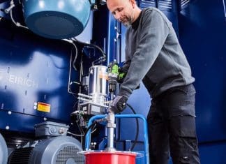 A World First in Maintenance: Pump Grease with the Cordless Screwdriver